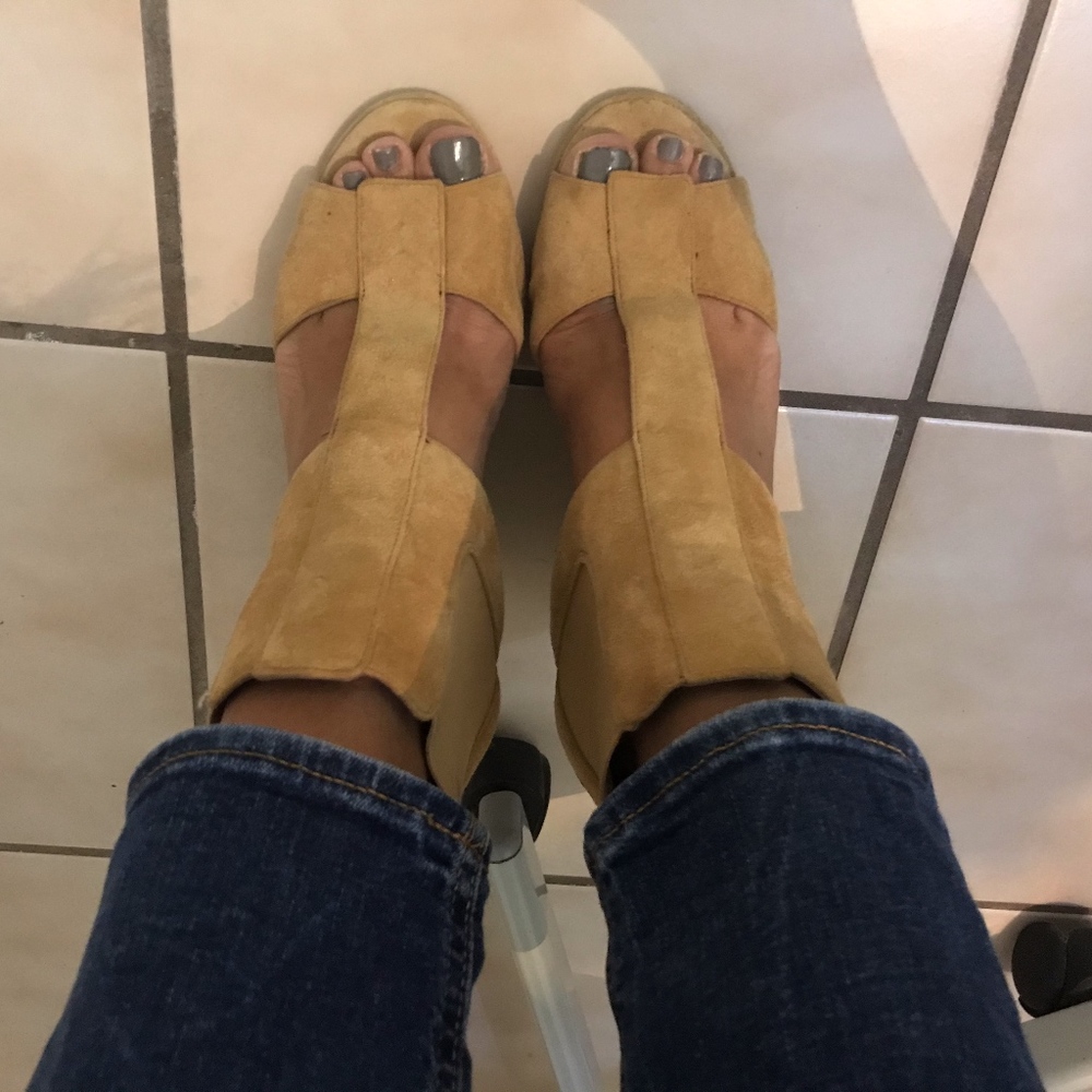 Beautiful shoes - Picture 2 of 2